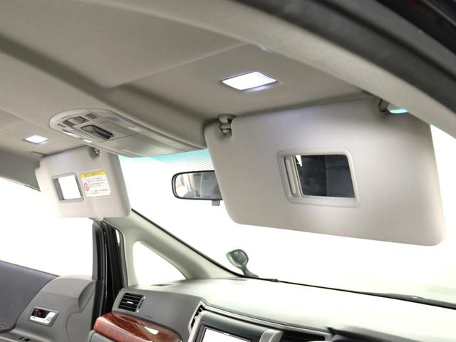 身だしなみを整える時に便利なバニティミラーです♪