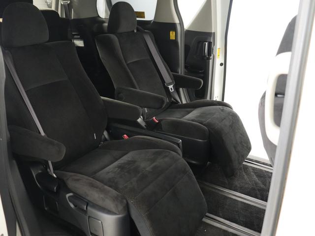 ヴェルファイア ２．４Ｚ　プラチナセレクションＩＩ　タイプゴールド　（特別仕様車）（禁煙車）（ＡＬＰＩＮＥ製８インチナビ）（後席モニター）（パワーバックドア）アルカンターラシート　両側電動スライド　クリアランスソナー　オットマン　フルフラット　スマートキー　ＥＴＣ（20枚目）