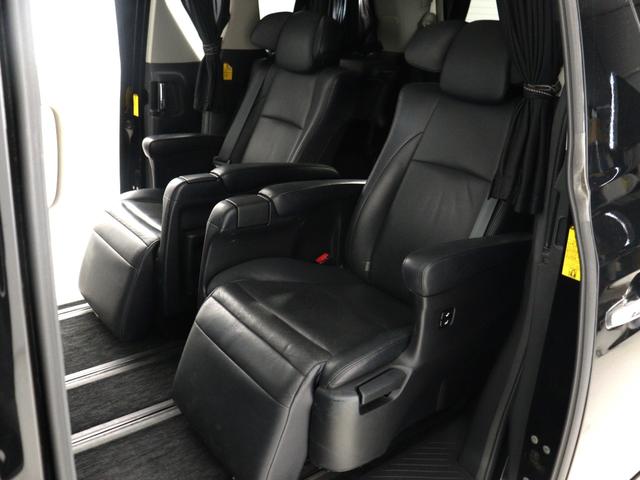 【上級モデル限定装備】★★エグゼクティブパワーシート！★★電動オットマン完備！足を楽々伸ばせ、ひじ掛けもありますので、優雅で快適なドライブをお楽しみいただけます！