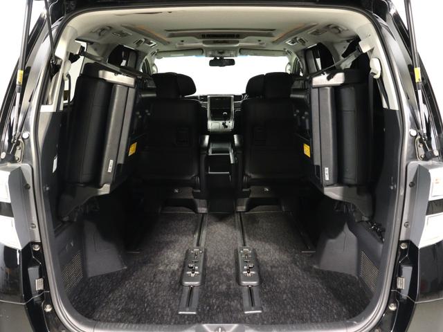 ミニバン最大級のスペース！ご家族、お友達とのキャンプやバーベキューほか、お仕事でも十分な容量が有ります！
