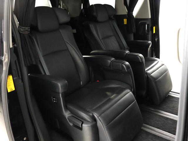 【上級モデル限定装備】★★エグゼクティブパワーシート！★★電動オットマン完備！足を楽々伸ばせ、ひじ掛けもありますので、優雅で快適なドライブをお楽しみいただけます！