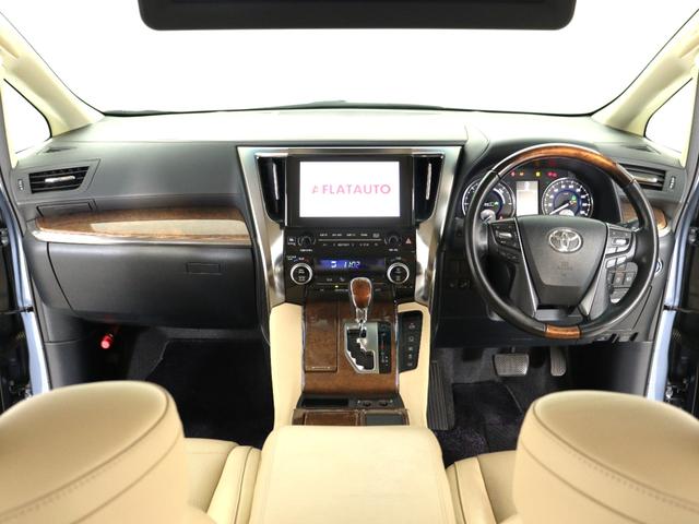 木目調パネルがふんだんにあしらわれた、高級感あふれるインパネ周りです！