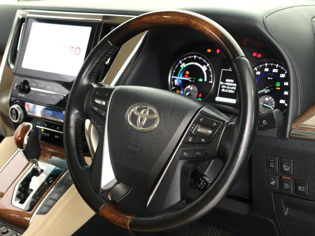 【本革巻きウッドコンビステアリング】しっとりとしたレザーの質感と握り心地をご堪能下さい！