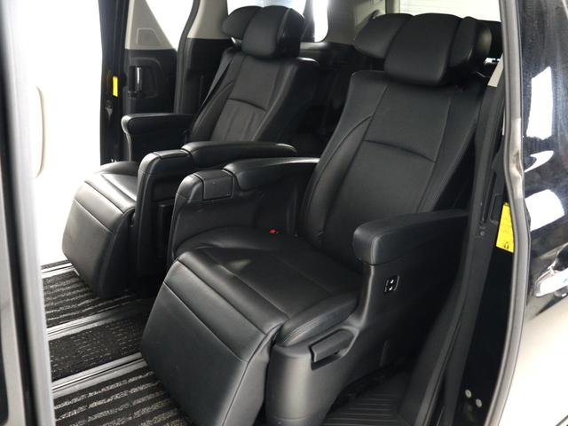 アルファードハイブリッド ＳＲ　Ｃパッケージ　（禁煙車）（サンルーフ）（プレミアムサウンド）（黒革電動シート）（リアエンターシステム）シートメモリー＆ヒーター　パワーバックドア　両側電動スライドドア　ＥＴＣ　フルセグＴＶ　バックカメラ　クルコン（4枚目）
