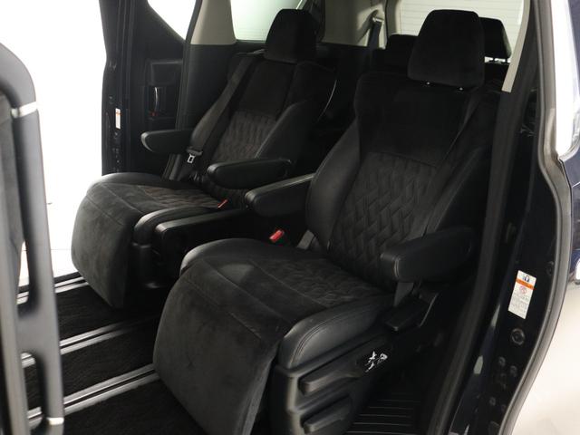 ヴェルファイアハイブリッド ＺＲ　（禁煙車）（純正９インチナビ）（ハーフレザーシート）（後席モニター）（Ｂｌｕｅｔｏｏｔｈ接続）（プリクラッシュ）（レーダークルーズ）両側電動スライドドア　シートメモリー　クリアランスソナー　オットマン（18枚目）