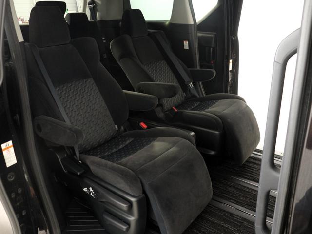 ヴェルファイア ２．５Ｚ　（禁煙車）（純正９型ナビ）（後席モニタ）（フルセグＴＶ）（両側電動ドア）Ｂｌｕｅｔｏｏｔｈ　バックカメラ　クリアランスソナー　オットマン　フルフラットシート　ＥＴＣ　ウォークスルー　ＬＥＤヘッドライト（22枚目）