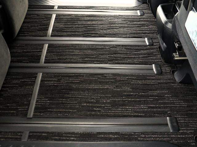 ヴェルファイア ２．５Ｚ　（禁煙車）（純正９型ナビ）（後席モニタ）（フルセグＴＶ）（両側電動ドア）Ｂｌｕｅｔｏｏｔｈ　バックカメラ　クリアランスソナー　オットマン　フルフラットシート　ＥＴＣ　ウォークスルー　ＬＥＤヘッドライト（23枚目）