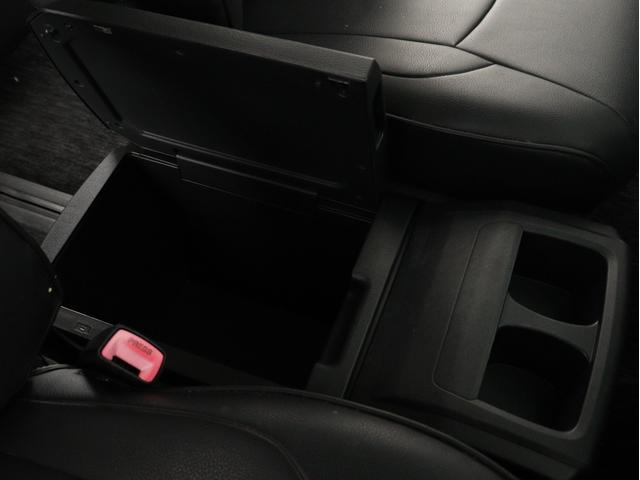 ヴェルファイア ２．４Ｚ　プラチナセレクションＩＩ　（禁煙）（ＡＬＰＩＮＥ製８インチナビ）（後席モニター）（特別仕様車）（パワーバックドア）（グリルカスタム）シートカバー装着　両側電動スライド　バックカメラ　クリアランスソナー　ローダウン　社外１９ＡＷ（21枚目）