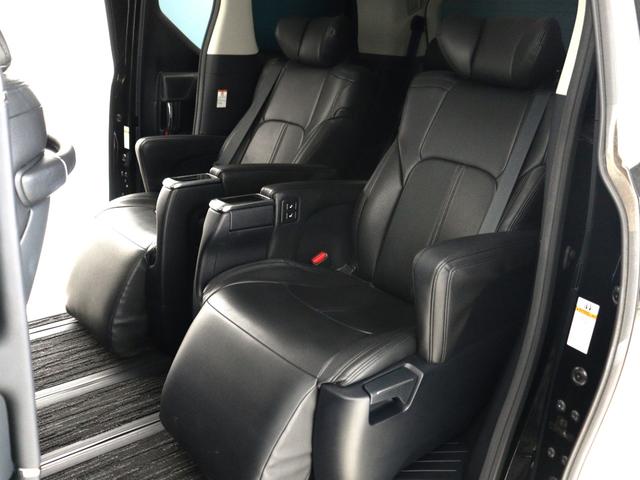 アルファード ２．５Ｓ　Ｃパッケージ　（禁煙車）（ＡＬＰＩＮＥ１１インチナビ）（後席モニター）（革調シートカバー）（ローダウン）（ＲＡＹＳ２０インチカスタム）電動シート　シートメモリー　ＥＴＣ　フルセグ　パワーバックドア　両側電動スライド（18枚目）