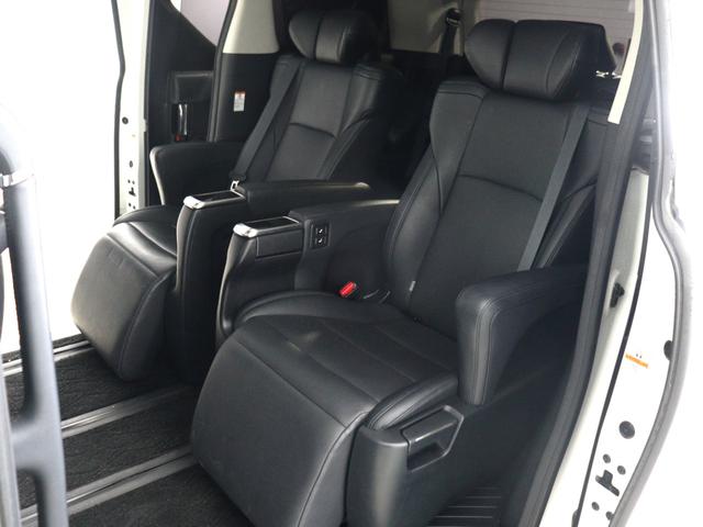 アルファード ２．５Ｓ　Ｃパッケージ　（禁煙車）（サンルーフ）（ＡＬＰＩＮＥ製１１インチナビ）（後席モニター）（黒革電動シート）（３眼ヘッドライト）プリクラッシュ　ＬＴＡ　レーダークルーズ　フルセグ　両側電動スライド　バックカメラ　ＥＴＣ（5枚目）