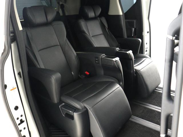 アルファード ２．５Ｓ　Ｃパッケージ　（禁煙車）（サンルーフ）（モデリスタエアロ）（ＡＬＰＩＮＥ製１１インチナビ）（後席モニター）（黒革電動シート）３眼ヘッドライト　ベンチレーションシート　プリクラッシュ　レーダークルーズ　ＥＴＣ　ＬＴＡ（19枚目）