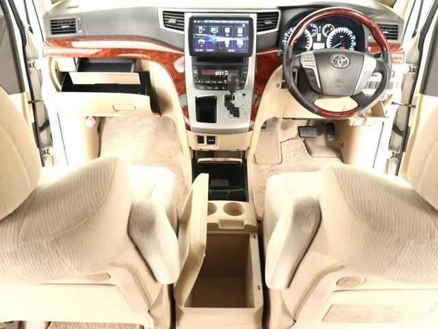 木目調パネルがふんだんにあしらわれた、高級感あふれるインパネ周りです！