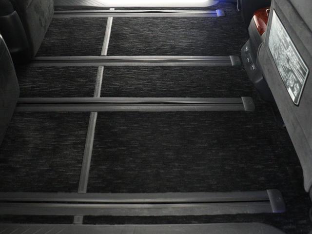 サードシートも広々とした空間をご用意しております！シートアレンジにて、快適スペースを作ることも可能となっております！アレンジパターンも豊富で、様々なシーンにご利用いただけます！