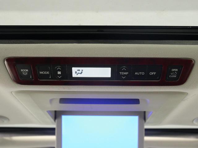 木目調パネルがふんだんにあしらわれた、高級感あふれるインパネ周りです！