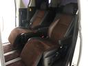 【特別仕様車限定】ハーフレザーシート！本革＆ブラック人工皮革とアルカンターラシートがミックスされたハーフレザーシートです。おしゃれな色の組み合わせで高級感のある車内空間が広がっております。