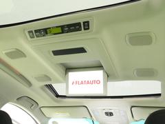 【電動後席モニター】プレミアムサウンド専用！電動開閉後席フリップダウンモニターです。５．１ｃｈサウンド、１８スピーカーの専用音響システムとなり、人気の装備になります。 4