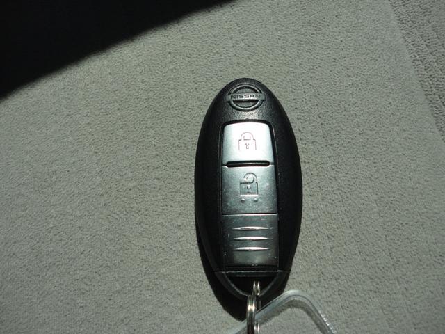 キューブ １５Ｘ　Ｖセレクション　１オナ禁煙車ＳＤナビＤＶＤ／ＢｌｕｅＴ／ＡＵＸ／ＵＳＢ地デジＢカメＥＴＣスマキーｉＳｔｏｐスタッドレス付社外１５ＡＷ（13枚目）