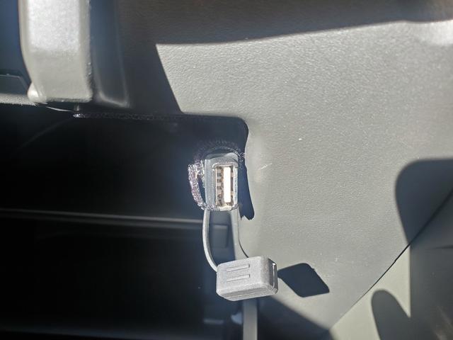 キューブ コダワリセレクション　禁煙車ＳＤナビＣＤ／ＳＤ／ＡＵＸ／ＵＳＢ地デジＢカメラ合皮席ＥＣＯモードｉＳｔｏｐスマートキー革巻ステア（8枚目）