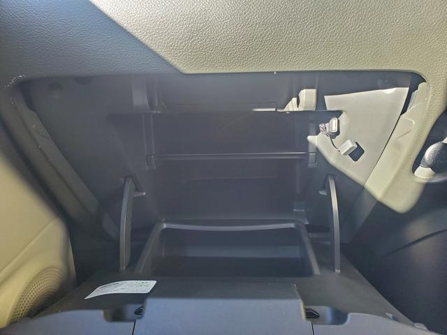 キューブ コダワリセレクション　禁煙車ＳＤナビＣＤ／ＳＤ／ＡＵＸ／ＵＳＢ地デジＢカメラ合皮席ＥＣＯモードｉＳｔｏｐスマートキー革巻ステア（10枚目）