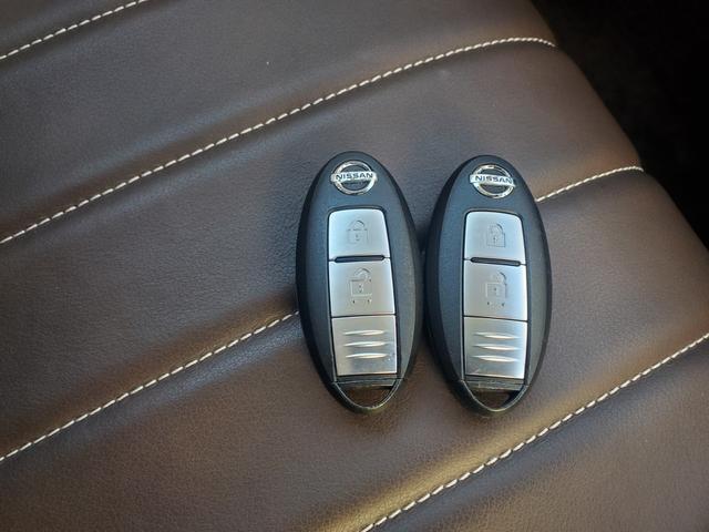 キューブ コダワリセレクション　禁煙車ＳＤナビＣＤ／ＳＤ／ＡＵＸ／ＵＳＢ地デジＢカメラ合皮席ＥＣＯモードｉＳｔｏｐスマートキー革巻ステア（17枚目）