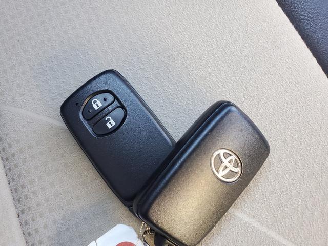 iQ 100G レザーパッケージ 禁煙車メモリーナビDVD/SD/USB地デジ音楽録音スマートキー革巻ステア前後ドラレコECOモード純正15AW(11枚目)