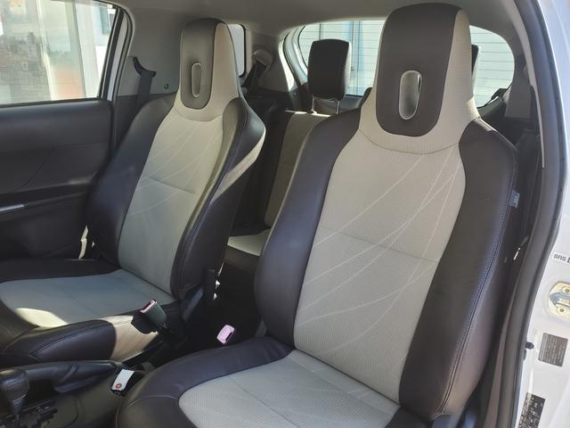 iQ 100G レザーパッケージ 禁煙車メモリーナビDVD/SD/USB地デジ音楽録音スマートキー革巻ステア前後ドラレコECOモード純正15AW(17枚目)