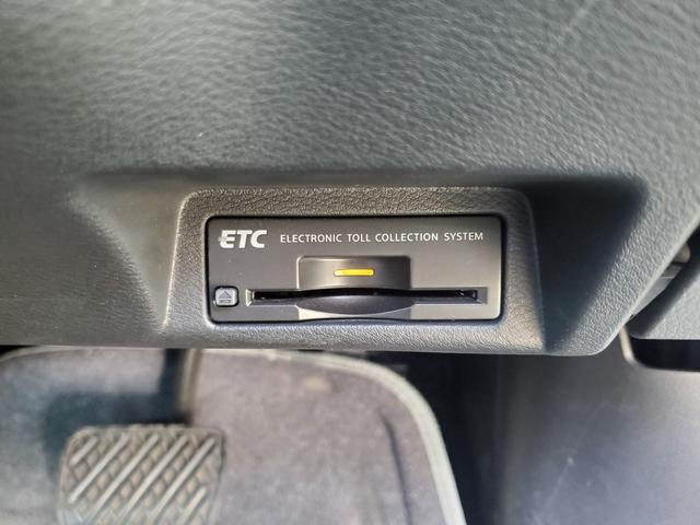 スカイライン ２００ＧＴ－ｔタイプＰ　禁煙車ＨＤＤナビＤＶＤ／ＢｌｕｅＴ／ＡＵＸ／ＵＳＢ地デジ音楽録音ＥＴＣ本革暖電動席レ－ダークルーズ衝突軽減ブレーキＢＳＷアラウンドビューＣセンサーｉＳｔｏｐスマキーＡｕｔｏＬＥＤ純正１９ＡＷ（9枚目）