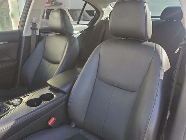 スカイライン ２００ＧＴ－ｔタイプＰ　禁煙車ＨＤＤナビＤＶＤ／ＢｌｕｅＴ／ＡＵＸ／ＵＳＢ地デジ音楽録音ＥＴＣ本革暖電動席レ－ダークルーズ衝突軽減ブレーキＢＳＷアラウンドビューＣセンサーｉＳｔｏｐスマキーＡｕｔｏＬＥＤ純正１９ＡＷ（25枚目）