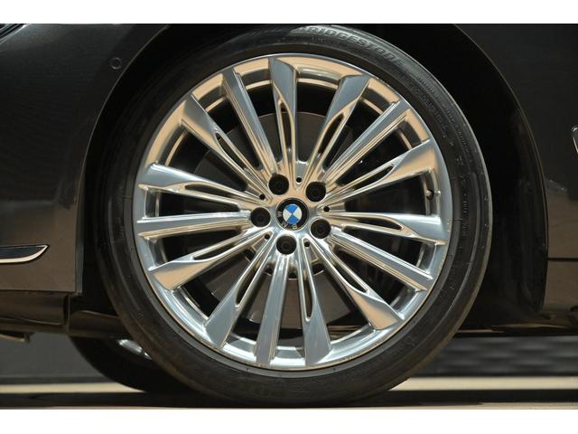 Ｍ７６０Ｌｉ　ｘＤｒｉｖｅ　Ｖ１２エクセレンス　１オーナー／Ｖ１２エクセレンス／Ｂｏｗｅｒｓ＆Ｗｉｌｋｉｗｓ／インテリアジェントセーフティ／冷蔵庫／全周囲カメラ(4枚目)