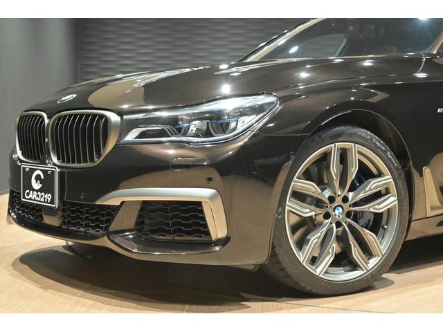 　Ｍ７６０Ｌｉ　ｘドライブ　４ＷＤ　スカイラウンジ・パノラマガラス・サンルーフ　ヒートコンフォートパッケージ　ワイヤレス充電　ナイト・ビジョン　Ｂｏｗｅｒｓ＆Ｗｉｌｋｉｎｓ(25枚目)