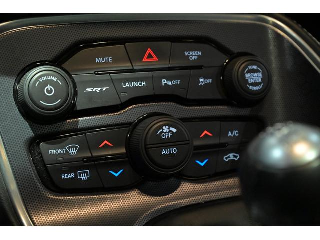 ＳＲＴ８　３９２　サンルーフ／Ｈａｒｍａｎ／Ｋａｒｄｏｎスピーカー／マフラー／ＡｐｐｌｅＣａｒＰｌａｙ、ＡｎｄｒｏｉｄＡｕｔｏ／ＥＴＣ／(42枚目)