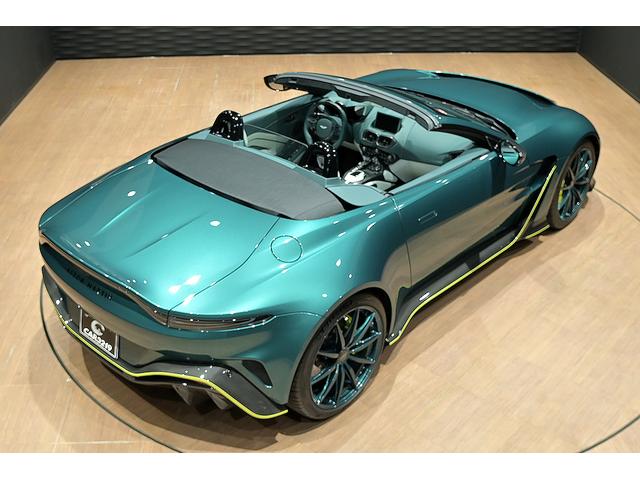 Ｖ１２ヴァンテージ 　ロードスター　限定２４９台　ライトウェイトパッケージ　法人１オーナー　カーボンインテリア　グリーンレザーインテリア　ライムカラーピンストライプ　デジタルインナーミラー　ＥＴＣ２．０（8枚目）
