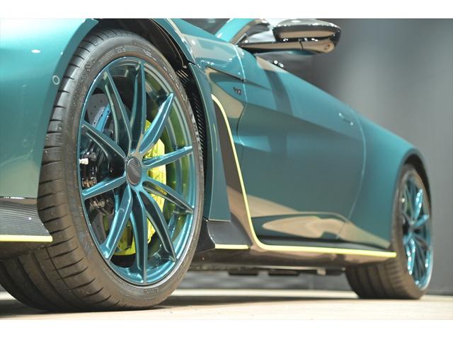 Ｖ１２ヴァンテージ 　ロードスター　限定２４９台　ライトウェイトパッケージ　法人１オーナー　カーボンインテリア　グリーンレザーインテリア　ライムカラーピンストライプ　デジタルインナーミラー　ＥＴＣ２．０（15枚目）