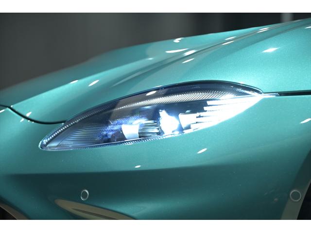 Ｖ１２ヴァンテージ 　ロードスター　限定２４９台　ライトウェイトパッケージ　法人１オーナー　カーボンインテリア　グリーンレザーインテリア　ライムカラーピンストライプ　デジタルインナーミラー　ＥＴＣ２．０（26枚目）
