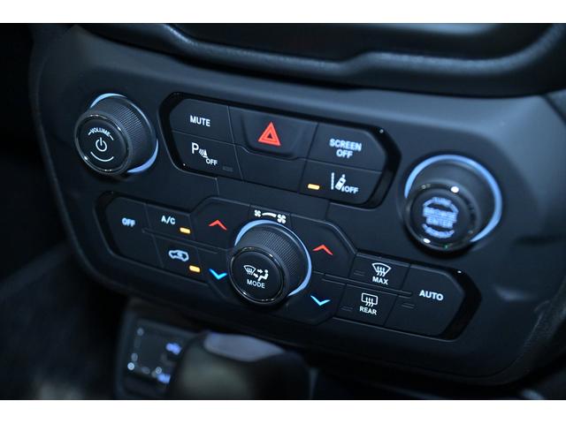 ジープ・レネゲード リミテッド　１オーナー／黒革シート／シートヒーター／ＴＨＵＬＥルーフラック／ＢＦＧｏｏｄｒｉｃｈ　Ａｌｌ－Ｔｅｒｒａｉｎ／ＡＣＣ／ＣａｒＰｌａｙ／ＬＥＤライト／ＢＳＭ（41枚目）