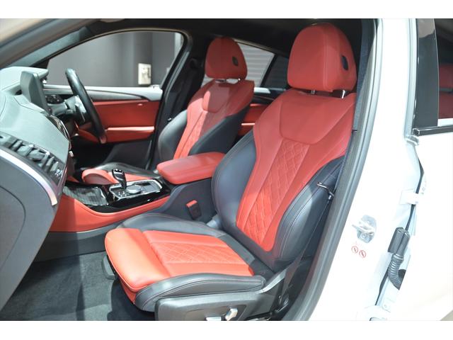 Ｘ４ Ｍ４０ｉ　ユーザー買取／アルピンホワイト／純正２２インチＡＷ／有償内装カラー／カーボンファイバートリム／マルビームＬＥＤヘッドライト／スポーティーエンジンサウンド／レーダークルーズ／ＢＳＭ／ＨＵＤ（3枚目）