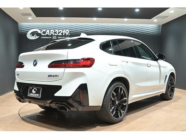 Ｘ４ Ｍ４０ｉ　ユーザー買取／アルピンホワイト／純正２２インチＡＷ／有償内装カラー／カーボンファイバートリム／マルビームＬＥＤヘッドライト／スポーティーエンジンサウンド／レーダークルーズ／ＢＳＭ／ＨＵＤ（4枚目）