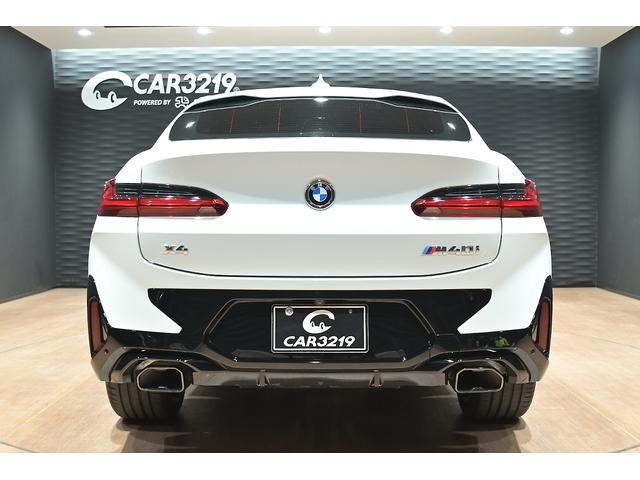 Ｘ４ Ｍ４０ｉ　ユーザー買取／アルピンホワイト／純正２２インチＡＷ／有償内装カラー／カーボンファイバートリム／マルビームＬＥＤヘッドライト／スポーティーエンジンサウンド／レーダークルーズ／ＢＳＭ／ＨＵＤ（6枚目）