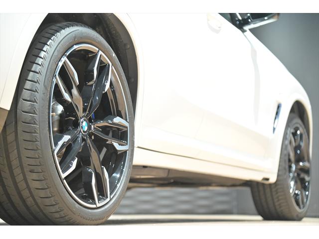 Ｘ４ Ｍ４０ｉ　ユーザー買取／アルピンホワイト／純正２２インチＡＷ／有償内装カラー／カーボンファイバートリム／マルビームＬＥＤヘッドライト／スポーティーエンジンサウンド／レーダークルーズ／ＢＳＭ／ＨＵＤ（17枚目）