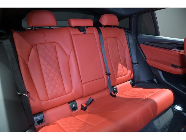 Ｘ４ Ｍ４０ｉ　ユーザー買取／アルピンホワイト／純正２２インチＡＷ／有償内装カラー／カーボンファイバートリム／マルビームＬＥＤヘッドライト／スポーティーエンジンサウンド／レーダークルーズ／ＢＳＭ／ＨＵＤ（19枚目）