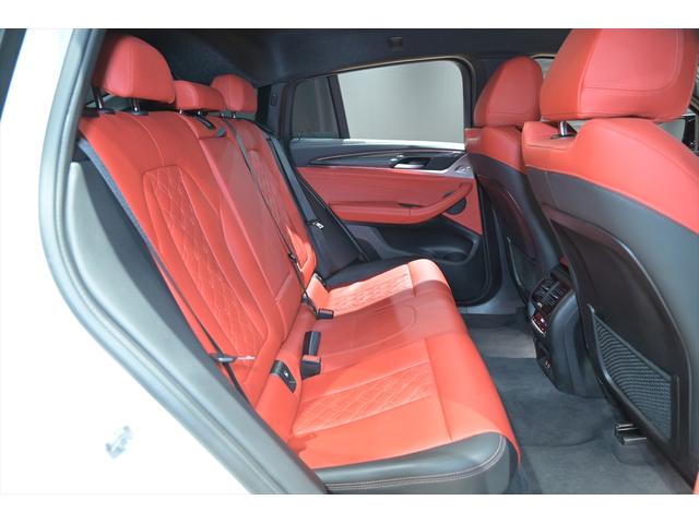 Ｘ４ Ｍ４０ｉ　ユーザー買取／アルピンホワイト／純正２２インチＡＷ／有償内装カラー／カーボンファイバートリム／マルビームＬＥＤヘッドライト／スポーティーエンジンサウンド／レーダークルーズ／ＢＳＭ／ＨＵＤ（20枚目）