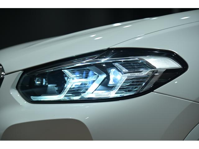 Ｘ４ Ｍ４０ｉ　ユーザー買取／アルピンホワイト／純正２２インチＡＷ／有償内装カラー／カーボンファイバートリム／マルビームＬＥＤヘッドライト／スポーティーエンジンサウンド／レーダークルーズ／ＢＳＭ／ＨＵＤ（28枚目）