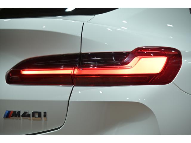 Ｘ４ Ｍ４０ｉ　ユーザー買取／アルピンホワイト／純正２２インチＡＷ／有償内装カラー／カーボンファイバートリム／マルビームＬＥＤヘッドライト／スポーティーエンジンサウンド／レーダークルーズ／ＢＳＭ／ＨＵＤ（29枚目）