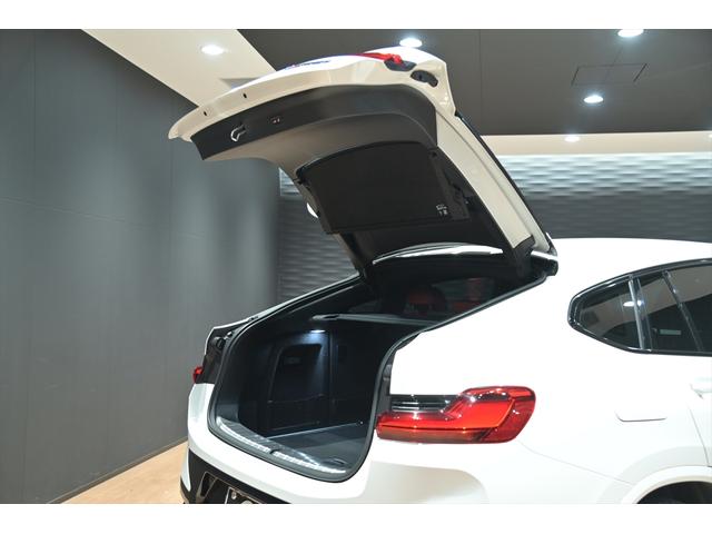 Ｘ４ Ｍ４０ｉ　ユーザー買取／アルピンホワイト／純正２２インチＡＷ／有償内装カラー／カーボンファイバートリム／マルビームＬＥＤヘッドライト／スポーティーエンジンサウンド／レーダークルーズ／ＢＳＭ／ＨＵＤ（33枚目）