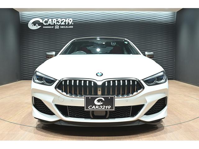 ８シリーズ Ｍ８５０ｉ　ｘＤｒｉｖｅ　グランクーペ　ミネラルホワイト／サンルーフ／インディビジュアルインテリア／Ｂｏｗｅｒｓ＆Ｗｉｌｋｉｎｓ／大径Ｍスポーツブレーキ／アダプティブＭサスペンションプロ／ＢＭＷレーザーライト／スポーツエキゾースト（6枚目）