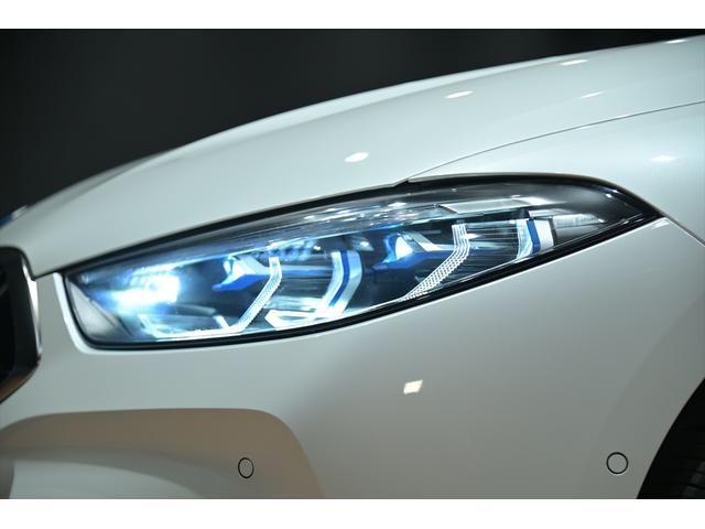 ８シリーズ Ｍ８５０ｉ　ｘＤｒｉｖｅ　グランクーペ　ミネラルホワイト／サンルーフ／インディビジュアルインテリア／Ｂｏｗｅｒｓ＆Ｗｉｌｋｉｎｓ／大径Ｍスポーツブレーキ／アダプティブＭサスペンションプロ／ＢＭＷレーザーライト／スポーツエキゾースト（28枚目）