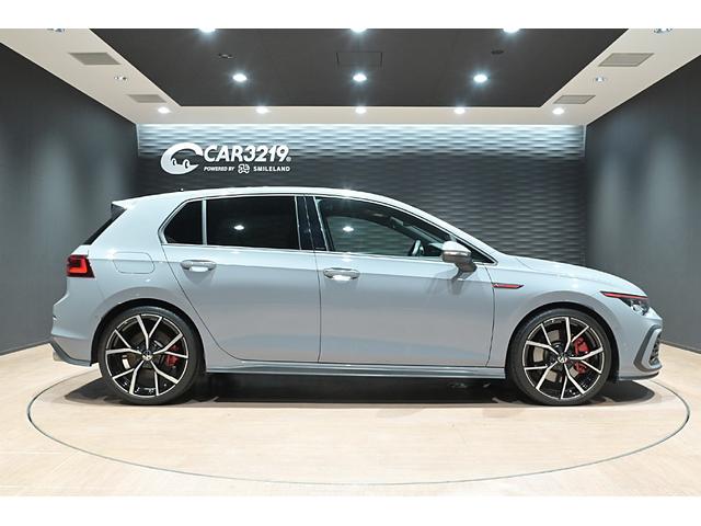 ゴルフＧＴＩ ベースグレード　ＤＣＣＰＫＧ　テクノロジーＰＫＧ　Ｄｉｓｃｏｖｅｒ　ＰｒｏＰＫＧ　ＯＰ１９インチＡＷ　ムーンストーングレー　ＨＵＤ　ＢＳＭ　ＡＣＣ　Ｓヒーター　ステアリングヒーター　前後ドラレコ　フルセグ　Ｐアシスト（9枚目）