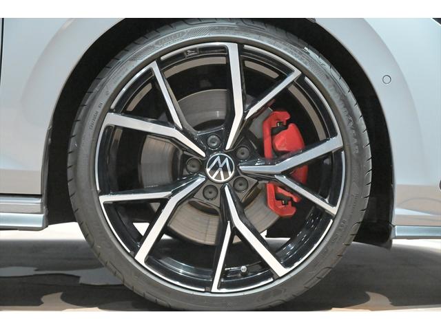 ゴルフＧＴＩ ベースグレード　ＤＣＣＰＫＧ　テクノロジーＰＫＧ　Ｄｉｓｃｏｖｅｒ　ＰｒｏＰＫＧ　ＯＰ１９インチＡＷ　ムーンストーングレー　ＨＵＤ　ＢＳＭ　ＡＣＣ　Ｓヒーター　ステアリングヒーター　前後ドラレコ　フルセグ　Ｐアシスト（14枚目）