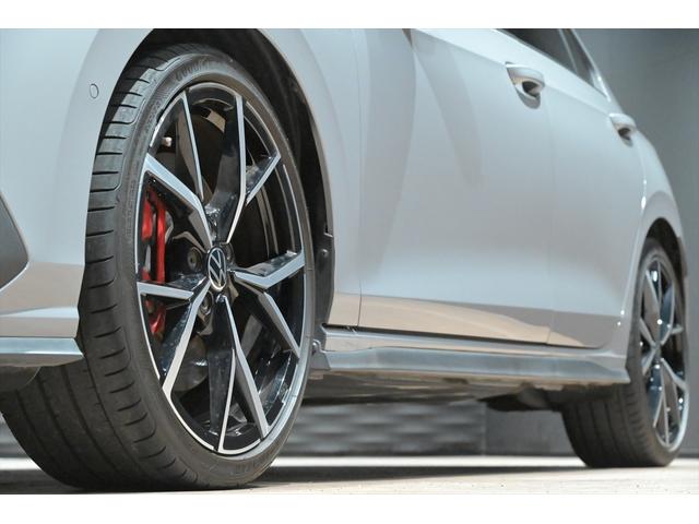 ゴルフＧＴＩ ベースグレード　ＤＣＣＰＫＧ　テクノロジーＰＫＧ　Ｄｉｓｃｏｖｅｒ　ＰｒｏＰＫＧ　ＯＰ１９インチＡＷ　ムーンストーングレー　ＨＵＤ　ＢＳＭ　ＡＣＣ　Ｓヒーター　ステアリングヒーター　前後ドラレコ　フルセグ　Ｐアシスト（15枚目）