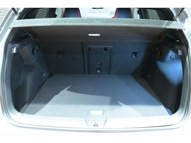 ゴルフＧＴＩ ベースグレード　ＤＣＣＰＫＧ　テクノロジーＰＫＧ　Ｄｉｓｃｏｖｅｒ　ＰｒｏＰＫＧ　ＯＰ１９インチＡＷ　ムーンストーングレー　ＨＵＤ　ＢＳＭ　ＡＣＣ　Ｓヒーター　ステアリングヒーター　前後ドラレコ　フルセグ　Ｐアシスト（21枚目）